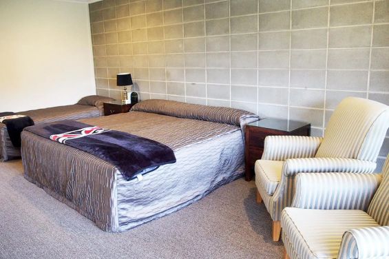 Studio Motels - beds